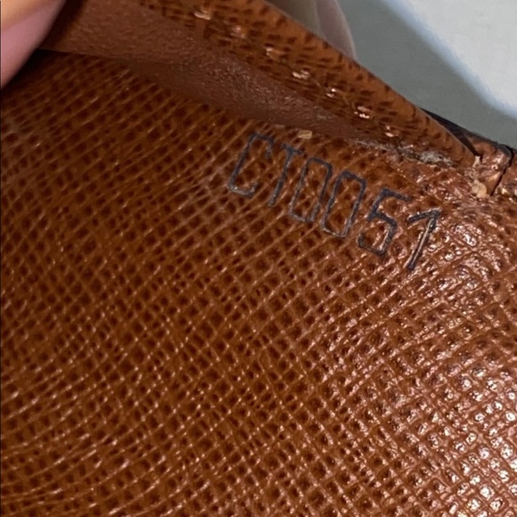 Louis Vuitton Monogram Cheque Book Organizer - Picture 6 of 9